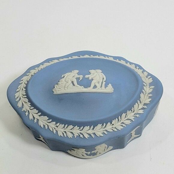 Vintage Wedgwood Jasperware Lidded Trinket Box Cameo Blue Cherubs Chariot - Picture 9 of 11